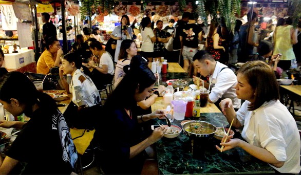 Người Thái bia rượu thoải mái nhưng không lầy như nhiều người Việt - Ảnh 1. Người Thái bia rượu thoải mái nhưng không lầy như nhiều người Việt - Ảnh 1.