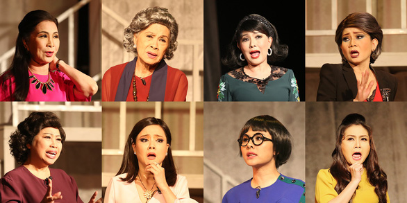 8 người đàn bà trong Gương lạc giữa rừng hoa (từ trái qua, từ trên xuống): Kim Xuân, Diễm Kiều, Phương Dung, Hoàng Trinh, Phi Phụng, Mỹ Duyên, Vân Trang và Trinh Trinh - Ảnh: GIA TIẾN 8 người đàn bà trong Gương lạc giữa rừng hoa (từ trái qua, từ trên xuống): Kim Xuân, Diễm Kiều, Phương Dung, Hoàng Trinh, Phi Phụng, Mỹ Duyên, Vân Trang và Trinh Trinh - Ảnh: GIA TIẾN