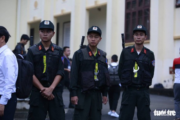 Diễn biến chính ngày đầu tiên xét xử hai cựu tướng công an - Ảnh 1. Diễn biến chính ngày đầu tiên xét xử hai cựu tướng công an - Ảnh 1.