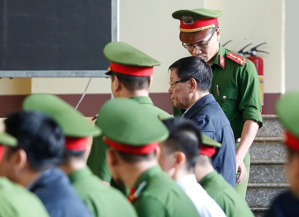Chủ toạ khẳng định ông Phan Văn Vĩnh có quyền từ chối công khai bản án - Ảnh 3. Chủ toạ khẳng định ông Phan Văn Vĩnh có quyền từ chối công khai bản án - Ảnh 3.