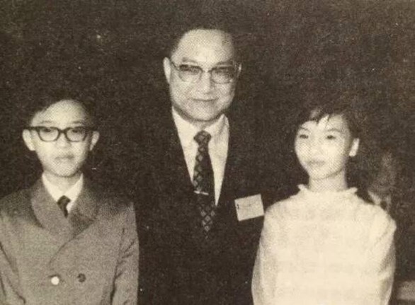 Đại hiệp đào hoa Kim Dung và những bóng hồng trong cuộc đời - Ảnh 5. Đại hiệp đào hoa Kim Dung và những bóng hồng trong cuộc đời - Ảnh 5.