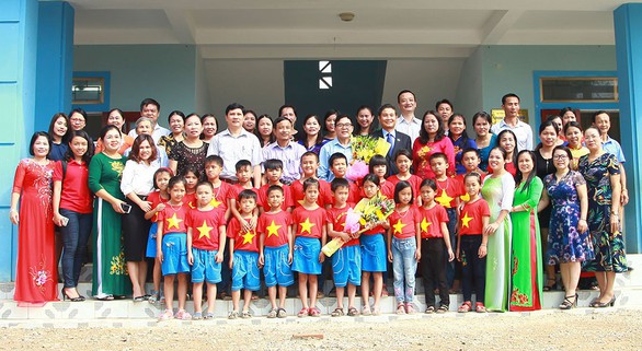 Chubb Life Việt Nam trao tặng thiết bị dạy và học tại 06 tỉnh miền Trung - Ảnh 3. Chubb Life Việt Nam trao tặng thiết bị dạy và học tại 06 tỉnh miền Trung - Ảnh 3.