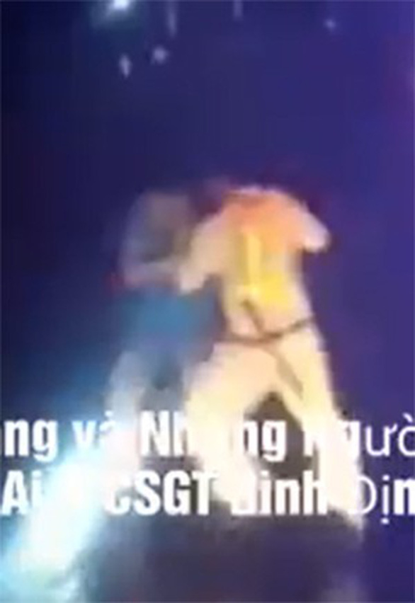 Xác minh vụ đánh nhau giữa CSGT với người đi trên xe tải - Ảnh 1. Xác minh vụ đánh nhau giữa CSGT với người đi trên xe tải - Ảnh 1.