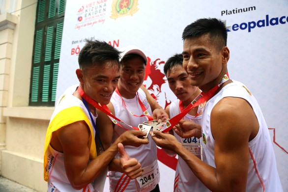 Giải chạy Kizuna Ekiden: Ngày hội thể thao vui vẻ - Ảnh 12. Giải chạy Kizuna Ekiden: Ngày hội thể thao vui vẻ - Ảnh 12.