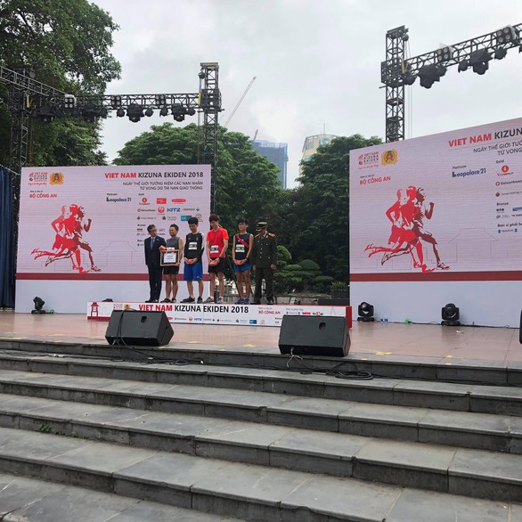 Giải chạy Kizuna Ekiden: Ngày hội thể thao vui vẻ - Ảnh 6. Giải chạy Kizuna Ekiden: Ngày hội thể thao vui vẻ - Ảnh 6.