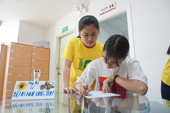 Hiến máu sẻ chia cùng bệnh nhi ung thư - Ảnh 6. Hiến máu sẻ chia cùng bệnh nhi ung thư - Ảnh 6.