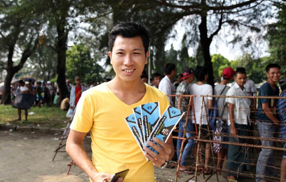 Mua vé xem bóng đá ở Myanmar không khổ như VN - Ảnh 8. Mua vé xem bóng đá ở Myanmar không khổ như VN - Ảnh 8.
