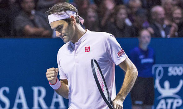 Federer và Djokovic vào tứ kết Paris Masters - Ảnh 2.