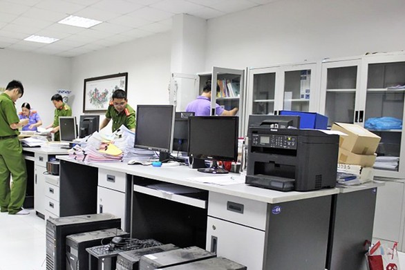 Nhập khẩu phế liệu trái phép, nhóm giám đốc bị bắt - Ảnh 3. Nhập khẩu phế liệu trái phép, nhóm giám đốc bị bắt - Ảnh 3.