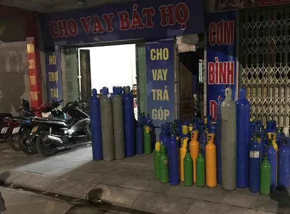 Quảng Ninh thu giữ hơn 200 bình chứa ‘khí cười’ - Ảnh 1. Quảng Ninh thu giữ hơn 200 bình chứa ‘khí cười’ - Ảnh 1.