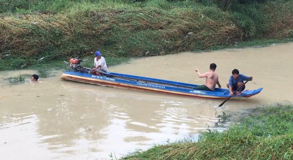 Tắm giữa mưa bão, nam thanh niên bị nước cuốn trôi - Ảnh 1. Tắm giữa mưa bão, nam thanh niên bị nước cuốn trôi - Ảnh 1.