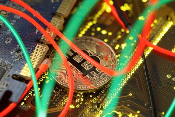 Bitcoin mất giá thảm hại vì nhà đầu tư lo sợ - Ảnh 1. Bitcoin mất giá thảm hại vì nhà đầu tư lo sợ - Ảnh 1.