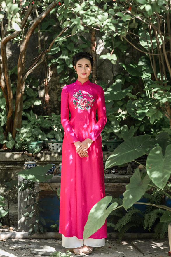 Áo dài Ngọc Hân cảm hứng Đường xưa mây trắng từ thiền sư Nhất Hạnh - Ảnh 9. Áo dài Ngọc Hân cảm hứng Đường xưa mây trắng từ thiền sư Nhất Hạnh - Ảnh 9.