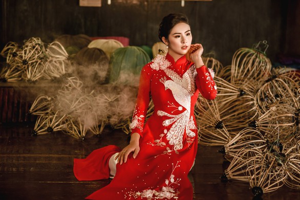 Áo dài Ngọc Hân cảm hứng Đường xưa mây trắng từ thiền sư Nhất Hạnh - Ảnh 5. Áo dài Ngọc Hân cảm hứng Đường xưa mây trắng từ thiền sư Nhất Hạnh - Ảnh 5.