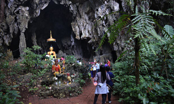 Hang Tham Luang thành điểm hút du khách  - Ảnh 1.