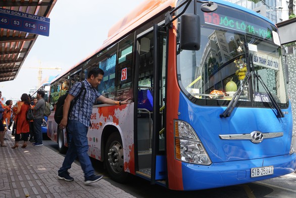 Hành khách TP.HCM đi xe buýt giảm 21 triệu lượt sau 1 năm - Ảnh 1. Hành khách TP.HCM đi xe buýt giảm 21 triệu lượt sau 1 năm - Ảnh 1.