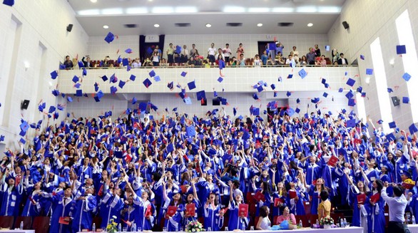 Bằng tốt nghiệp sinh viên HUFLIT: chờ quyết định của UBND TP.HCM - Ảnh 1. Bằng tốt nghiệp sinh viên HUFLIT: chờ quyết định của UBND TP.HCM - Ảnh 1.