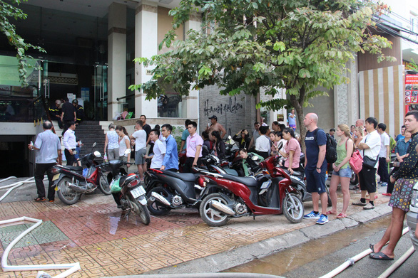 Cháy nhà hàng ở khu phố Tây Nha Trang - Ảnh 2. Cháy nhà hàng ở khu phố Tây Nha Trang - Ảnh 2.