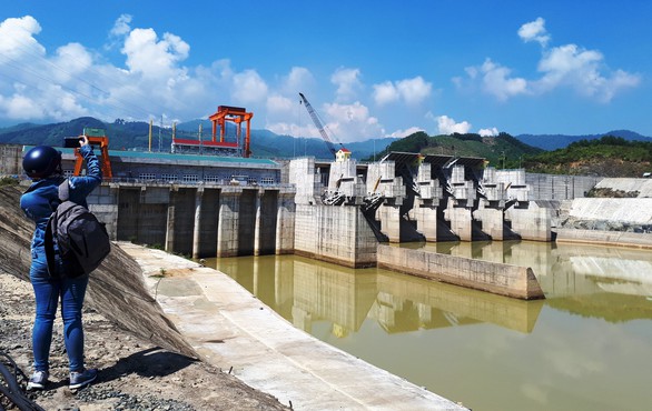 Phát hiện gỗ giấu tại nhà điều hành thủy điện - Ảnh 2. Phát hiện gỗ giấu tại nhà điều hành thủy điện - Ảnh 2.