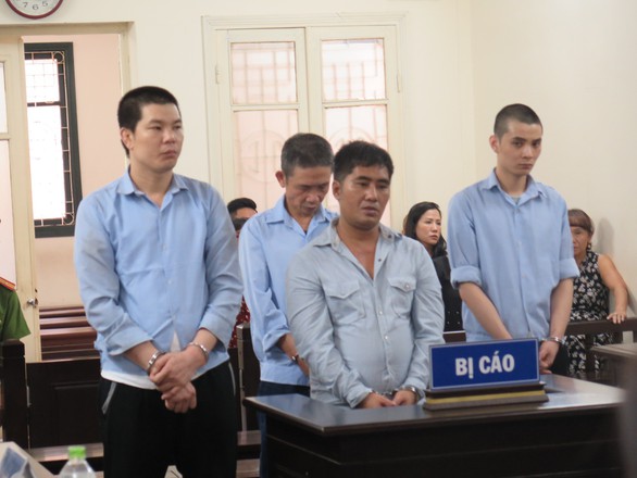 15kg ma túy đá giấu trong ôtô: 3 án tử hình - Ảnh 1. 15kg ma túy đá giấu trong ôtô: 3 án tử hình - Ảnh 1.