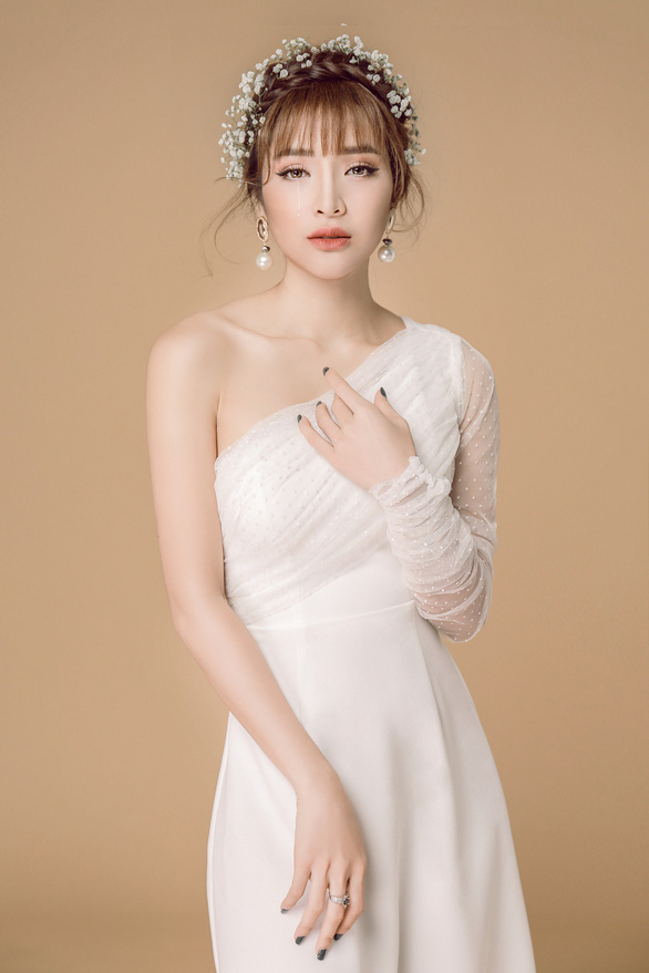 Phương Trinh Jolie tung MV Anh là tâm sự của em - Ảnh 3. Phương Trinh Jolie tung MV Anh là tâm sự của em - Ảnh 3.
