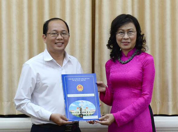 Phê chuẩn kết quả bầu chủ tịch UBND quận 1, huyện Hóc Môn - Ảnh 2. Phê chuẩn kết quả bầu chủ tịch UBND quận 1, huyện Hóc Môn - Ảnh 2.