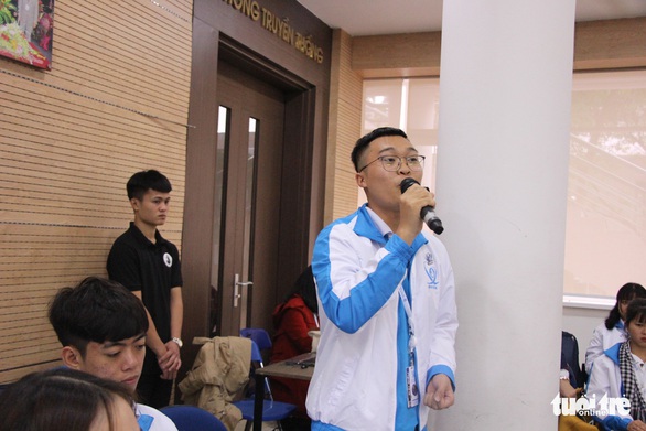 Đại biểu ngồi đây, bao nhiêu người biết sử dụng bao cao su? - Ảnh 1. Đại biểu ngồi đây, bao nhiêu người biết sử dụng bao cao su? - Ảnh 1.