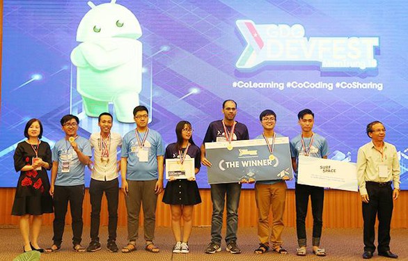 Sinh viên Duy Tân vô địch cuộc thi GDG Devfest 2018 - Ảnh 1. Sinh viên Duy Tân vô địch cuộc thi GDG Devfest 2018 - Ảnh 1.