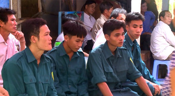 Tiếc thương dân quân trẻ thiệt mạng khi cứu cầu trong lũ ở Bình Định - Ảnh 3. Tiếc thương dân quân trẻ thiệt mạng khi cứu cầu trong lũ ở Bình Định - Ảnh 3.