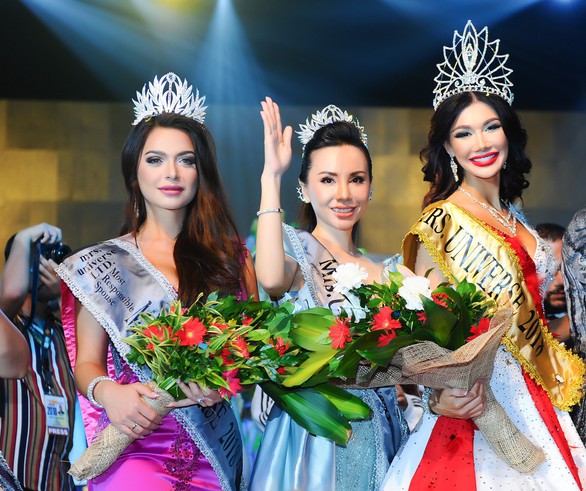 Châu Ngọc Bích đăng quang Hoa hậu quý bà hoàn vũ thế giới 2018 - Ảnh 1. Châu Ngọc Bích đăng quang Hoa hậu quý bà hoàn vũ thế giới 2018 - Ảnh 1.