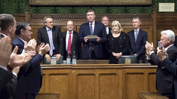 Phe phản đối hoãn binh, bà Theresa May tạm thoát nạn - Ảnh 3. Phe phản đối hoãn binh, bà Theresa May tạm thoát nạn - Ảnh 3.