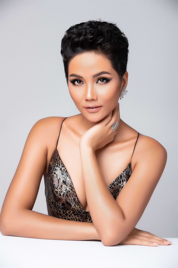 Phỏng vấn độc quyền HHen Niê trước giờ chung kết Miss Universe - Ảnh 2. Phỏng vấn độc quyền HHen Niê trước giờ chung kết Miss Universe - Ảnh 2.