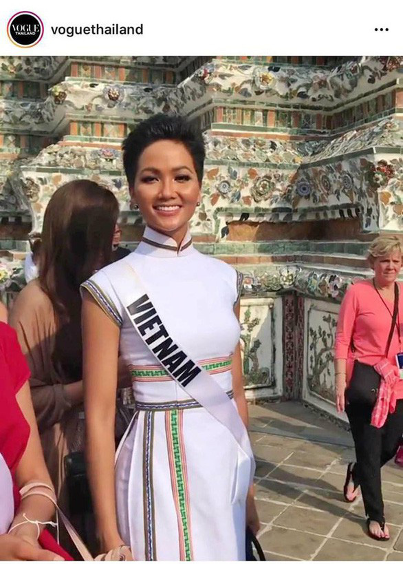 Áo dạ hội đính 3.000 viên đá quý của H'Hen Niê tại Miss Universe