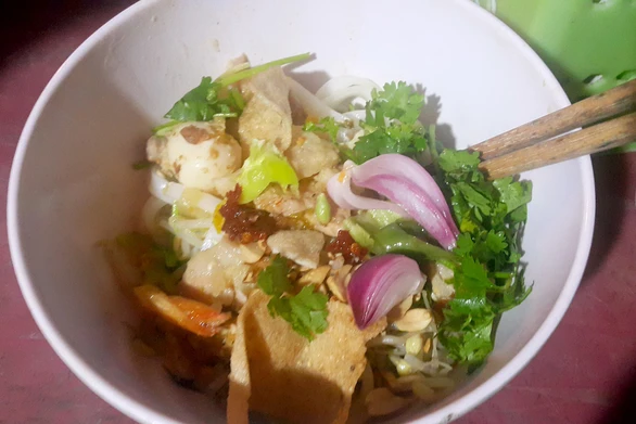 Đem cối đá, gia vị để gánh mì Quảng từ làng qua Nhật - Ảnh 6. Đem cối đá, gia vị để gánh mì Quảng từ làng qua Nhật - Ảnh 6.