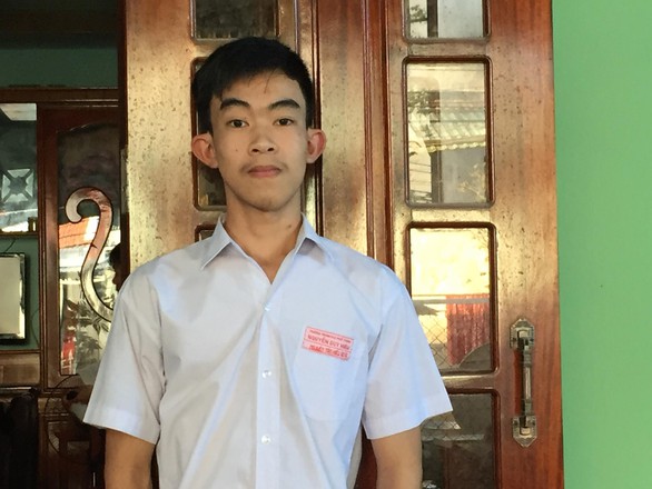 Trao bằng khen học sinh nhặt 50 triệu đồng trả cho người mất - Ảnh 1. Trao bằng khen học sinh nhặt 50 triệu đồng trả cho người mất - Ảnh 1.