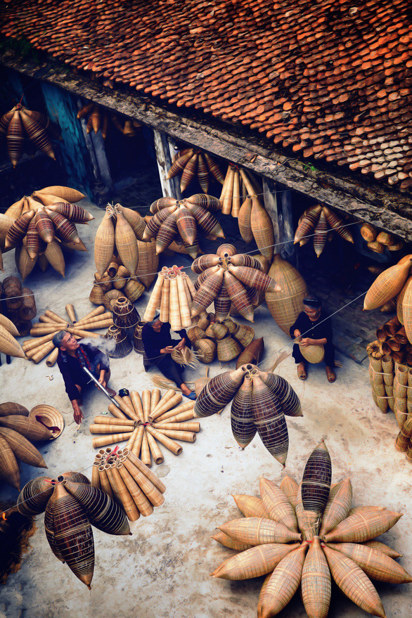 Thăm làng nghề đan đó 200 tuổi ở Hưng Yên- Nét đẹp làng nghề thủ công Việt Nam-Đèn Bee Light