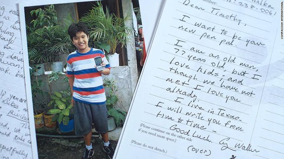 Bush cha làm bạn tâm thư với bé trai Philippines suốt 10 năm - Ảnh 1. Bush cha làm bạn tâm thư với bé trai Philippines suốt 10 năm - Ảnh 1.