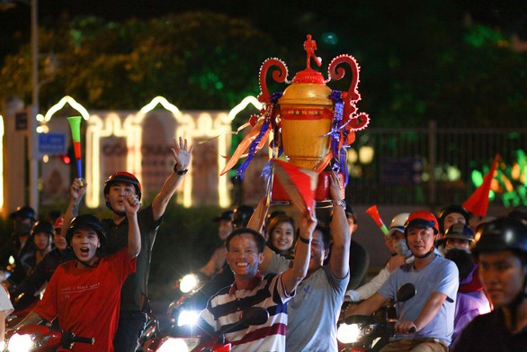 Chưa lúc nào bóng đá Việt vui như lúc này - Ảnh 1. Chưa lúc nào bóng đá Việt vui như lúc này - Ảnh 1.