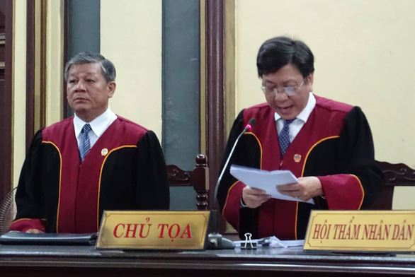 Tòa tuyên Trần Phương Bình chung thân, Vũ nhôm 17 năm tù - Ảnh 1. Tòa tuyên Trần Phương Bình chung thân, Vũ nhôm 17 năm tù - Ảnh 1.