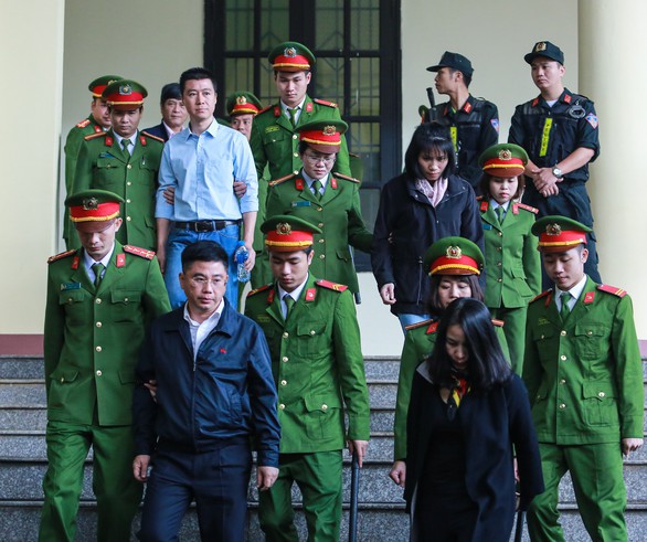 Kháng nghị một phần án sơ thẩm vụ 2 cựu tướng công an bảo kê đường dây cờ bạc - Ảnh 2. Kháng nghị một phần án sơ thẩm vụ 2 cựu tướng công an bảo kê đường dây cờ bạc - Ảnh 2.