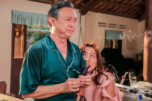 Ngọc Trinh làm gái quê, Diệu Nhi lại gái ế trong Vu quy đại náo - Ảnh 4. Ngọc Trinh làm gái quê, Diệu Nhi lại gái ế trong Vu quy đại náo - Ảnh 4.