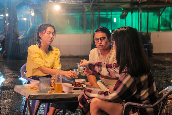 Ngọc Trinh làm gái quê, Diệu Nhi lại gái ế trong Vu quy đại náo - Ảnh 8. Ngọc Trinh làm gái quê, Diệu Nhi lại gái ế trong Vu quy đại náo - Ảnh 8.