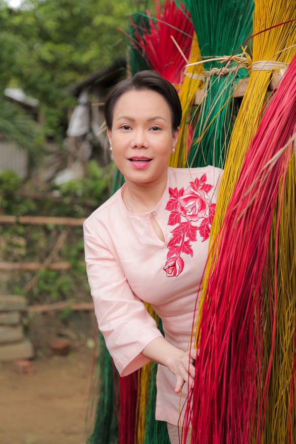 Ngọc Trinh làm gái quê, Diệu Nhi lại gái ế trong Vu quy đại náo - Ảnh 10. Ngọc Trinh làm gái quê, Diệu Nhi lại gái ế trong Vu quy đại náo - Ảnh 10.