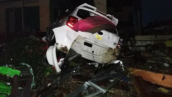 Sóng thần do núi lửa phun ở Indonesia, 62 người thiệt mạng - Ảnh 6. Sóng thần do núi lửa phun ở Indonesia, 62 người thiệt mạng - Ảnh 6.