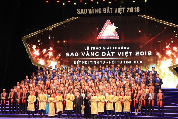 200 doanh nghiệp Sao vàng đất Việt tạo ra doanh thu gần 1 triệu tỷ đồng - Ảnh 2. 200 doanh nghiệp Sao vàng đất Việt tạo ra doanh thu gần 1 triệu tỷ đồng - Ảnh 2.