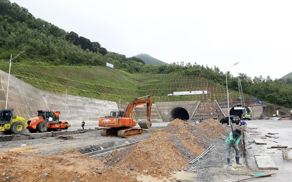 Hầm đường bộ Đèo Cù Mông vận hành sử dụng trước Tết Kỷ Hợi 2019 - Ảnh 6. Hầm đường bộ Đèo Cù Mông vận hành sử dụng trước Tết Kỷ Hợi 2019 - Ảnh 6.