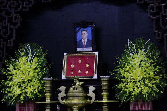 Lễ tang NSND Anh Tú: Người ra đi để lại nỗi tiếc thương - Ảnh 1.