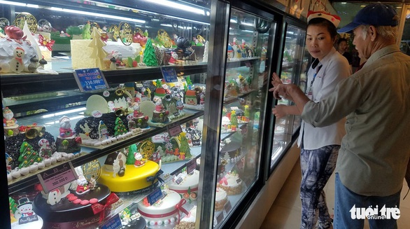 Các cửa hàng sôi động, bánh kem chủ đề Giáng sinh hốt bạc - Ảnh 1. Các cửa hàng sôi động, bánh kem chủ đề Giáng sinh hốt bạc - Ảnh 1.