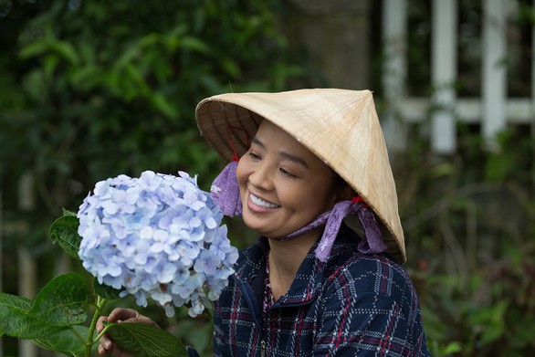 Hoa cúc vàng trong bão: Một buổi quay để có 45 giây cảnh Khánh Hiền bị tạt axit - Ảnh 8. Hoa cúc vàng trong bão: Một buổi quay để có 45 giây cảnh Khánh Hiền bị tạt axit - Ảnh 8.
