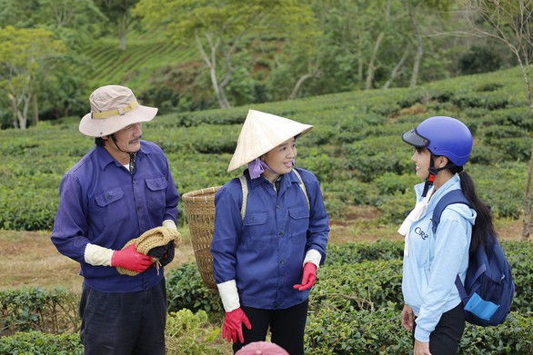 Hoa cúc vàng trong bão: Một buổi quay để có 45 giây cảnh Khánh Hiền bị tạt axit - Ảnh 11. Hoa cúc vàng trong bão: Một buổi quay để có 45 giây cảnh Khánh Hiền bị tạt axit - Ảnh 11.
